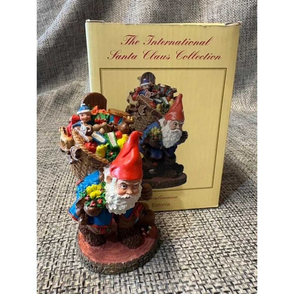 Jouluvana, Estonia SC68 figurine from The International Santa Claus Collection